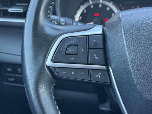 Used 2023 Toyota Highlander LE FWD image 24