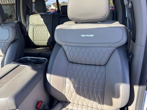 Used 2025 Ford F350 Platinum w/ Platinum Plus Package image 30