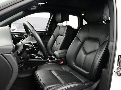 Used 2024 Porsche Macan w/ Premium Plus Package image 5