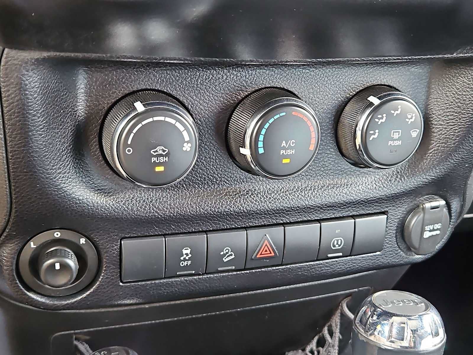 Used 2013 Jeep Wrangler Rubicon w/ PWR Convenience Group AWD/4WD image 25