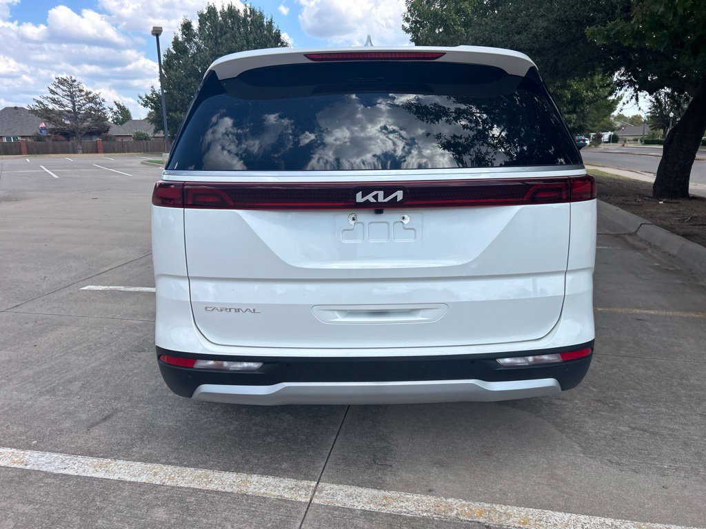 Used 2024 Kia Carnival LX FWD image 9