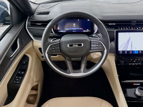 Used 2023 Jeep Grand Cherokee L Limited w/ Luxury Tech Group II image 18