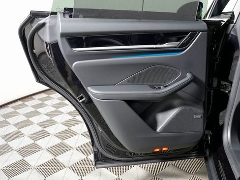 New 2026 Porsche Macan 4 Electric image 32