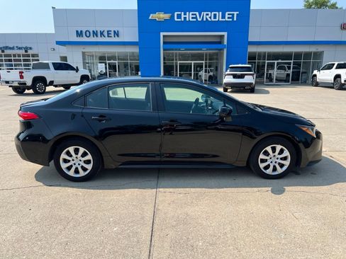 Used 2024 Toyota Corolla LE FWD image 2