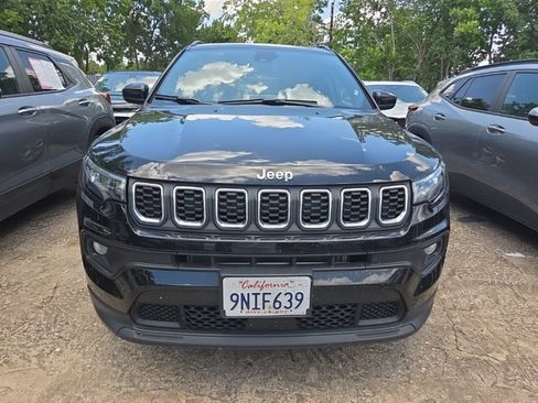 Used 2025 Jeep Compass Latitude w/ Sun & Sound Group AWD/4WD image 7