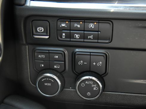 Used 2025 Chevrolet Tahoe LT AWD/4WD image 44