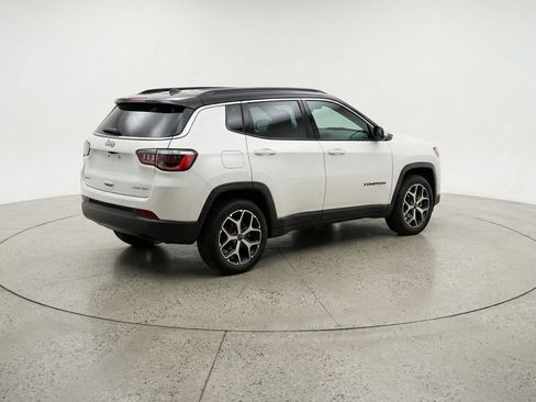 Used 2025 Jeep Compass Limited image 9
