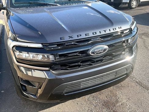 Used 2023 Ford Expedition Max Limited RWD image 5