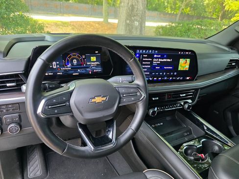 Used 2025 Chevrolet Tahoe Premier AWD/4WD image 15