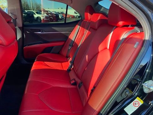 Used 2018 Toyota Camry XSE image 18