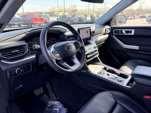 Used 2024 Ford Explorer XLT w/ Equipment Group 202A AWD/4WD image 19