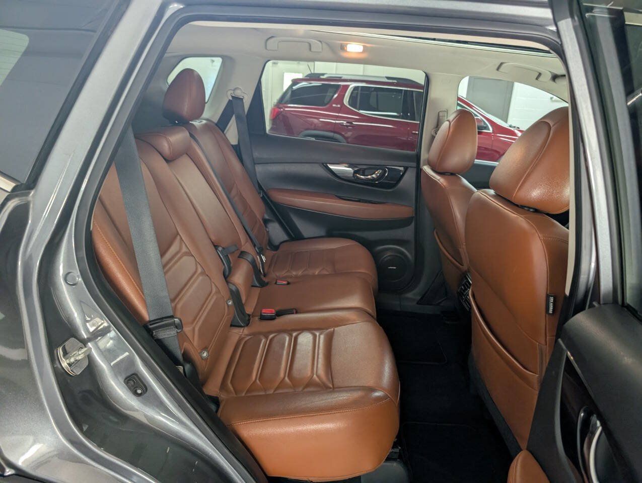 Used 2017 Nissan Rogue AWD image 19