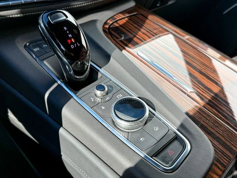 Used 2023 Cadillac Escalade Premium Luxury image 23