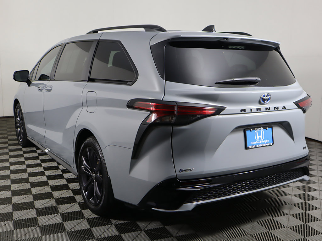 Used 2025 Toyota Sienna XSE FWD image 10