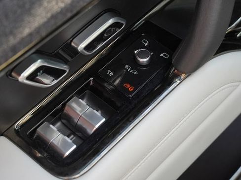 Used 2024 Land Rover Range Rover Sport SE AWD/4WD image 20