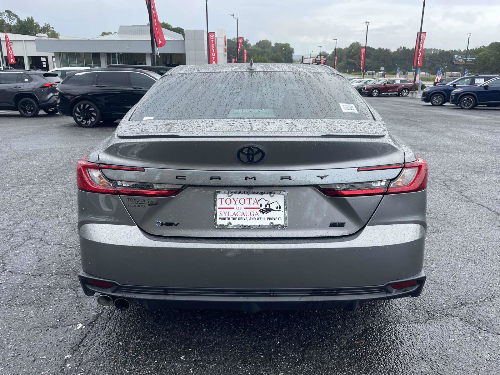Used 2025 Toyota Camry SE FWD image 3
