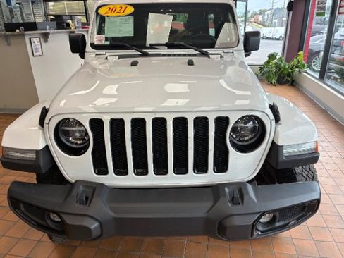 Used 2021 Jeep Wrangler Unlimited Sahara image 31
