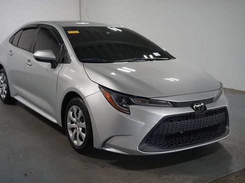 Used 2022 Toyota Corolla LE FWD image 3