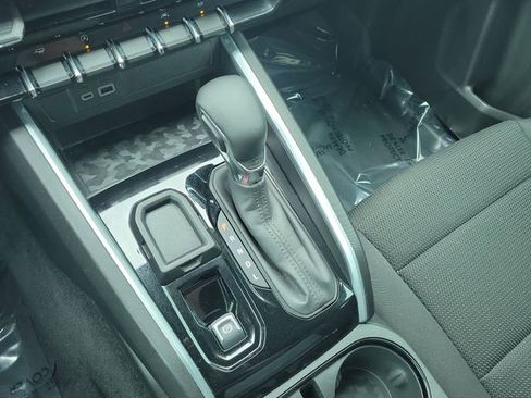 Used 2024 Chevrolet Colorado LT image 32