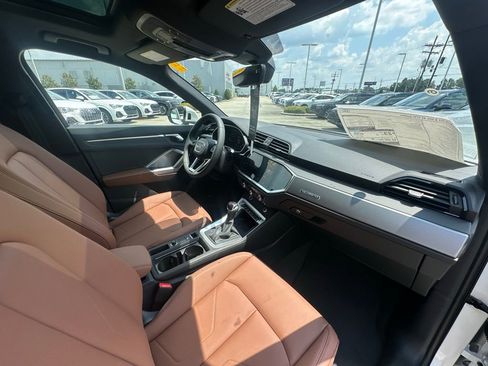 New 2025 Audi Q3 2.0T Premium image 29