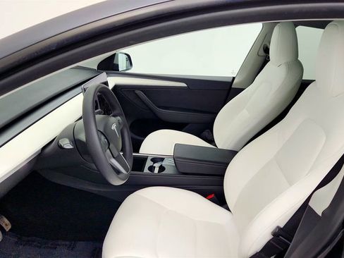 Used 2024 Tesla Model Y Long Range image 23