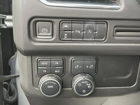 Used 2023 Chevrolet Suburban LS image 31