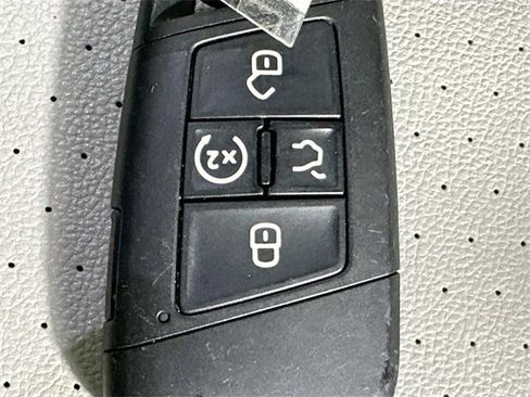 Used 2022 Volkswagen Tiguan SE R-Line image 14