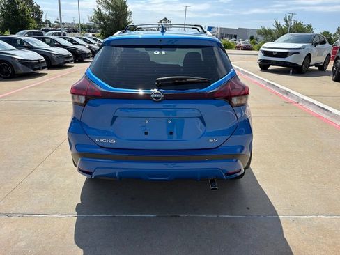Used 2024 Nissan Kicks SV w/ Interior Electronics Package FWD image 4