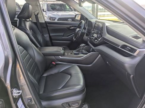 Used 2022 Toyota Highlander XLE image 33