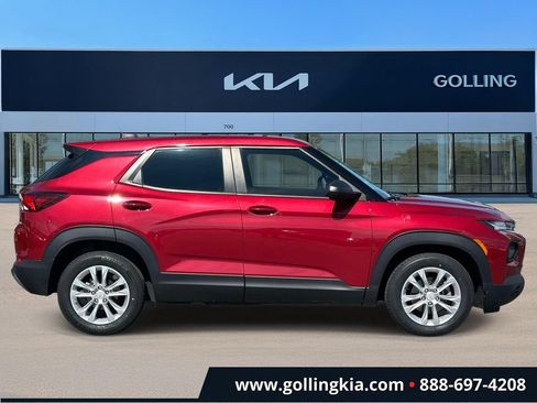 Used 2021 Chevrolet TrailBlazer LS FWD image 2