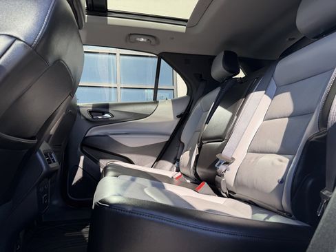 Used 2021 Chevrolet Equinox Premier image 23