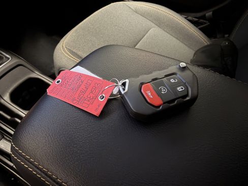 Used 2025 Jeep Wrangler Unlimited Sahara w/ Safety Group image 15