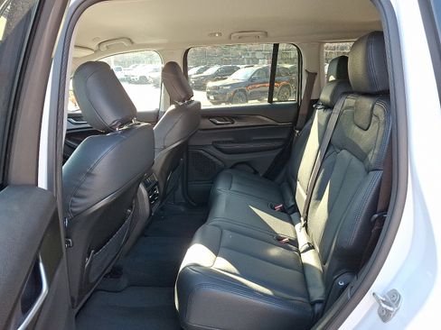 Certified 2023 Jeep Grand Cherokee Laredo image 12