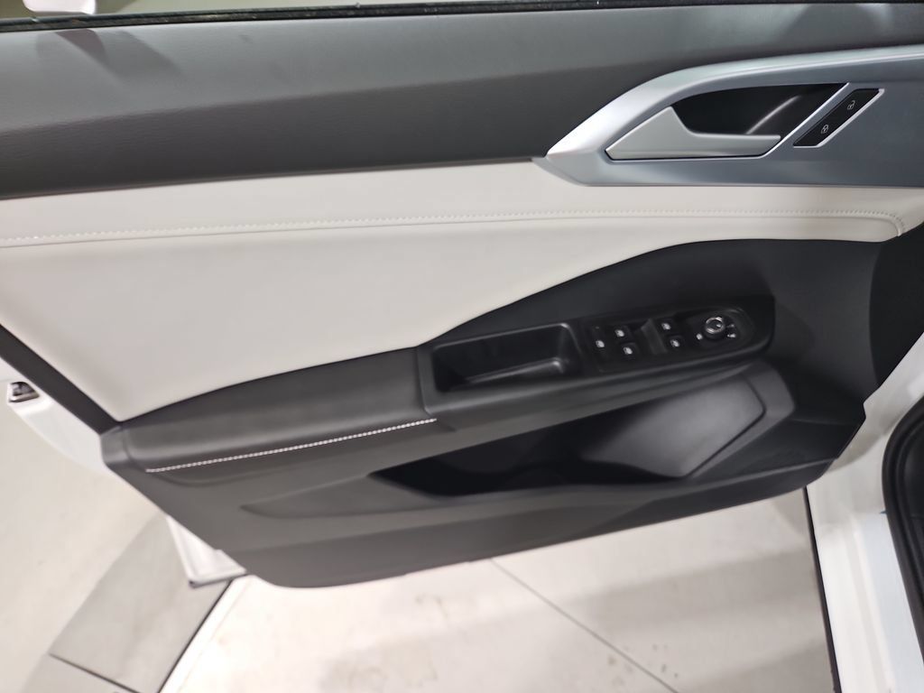 New 2026 Volkswagen Taos SE AWD/4WD image 10