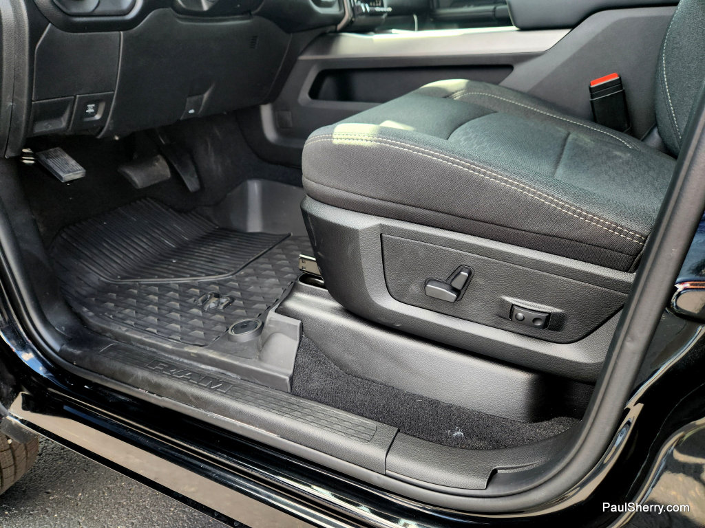 New 2026 RAM 3500 Big Horn AWD/4WD image 24