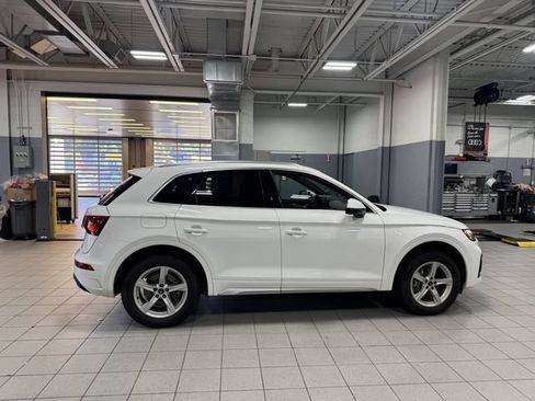 Used 2021 Audi Q5 2.0T Premium w/ Convenience Package AWD/4WD image 4