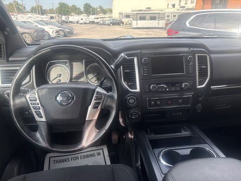 Used 2019 Nissan Titan SV w/ SV Convenience Package image 19