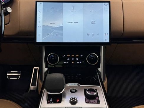 Used 2023 Land Rover Range Rover Long Wheelbase SE image 31