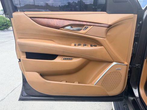 Used 2015 Cadillac Escalade ESV Platinum AWD/4WD image 26