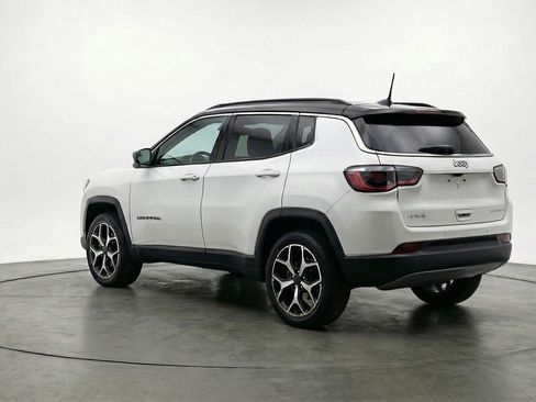 Used 2025 Jeep Compass Limited image 5