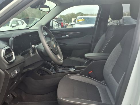 Used 2025 Chevrolet TrailBlazer LT image 17