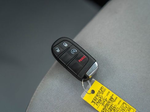 Used 2016 Jeep Renegade Latitude image 37