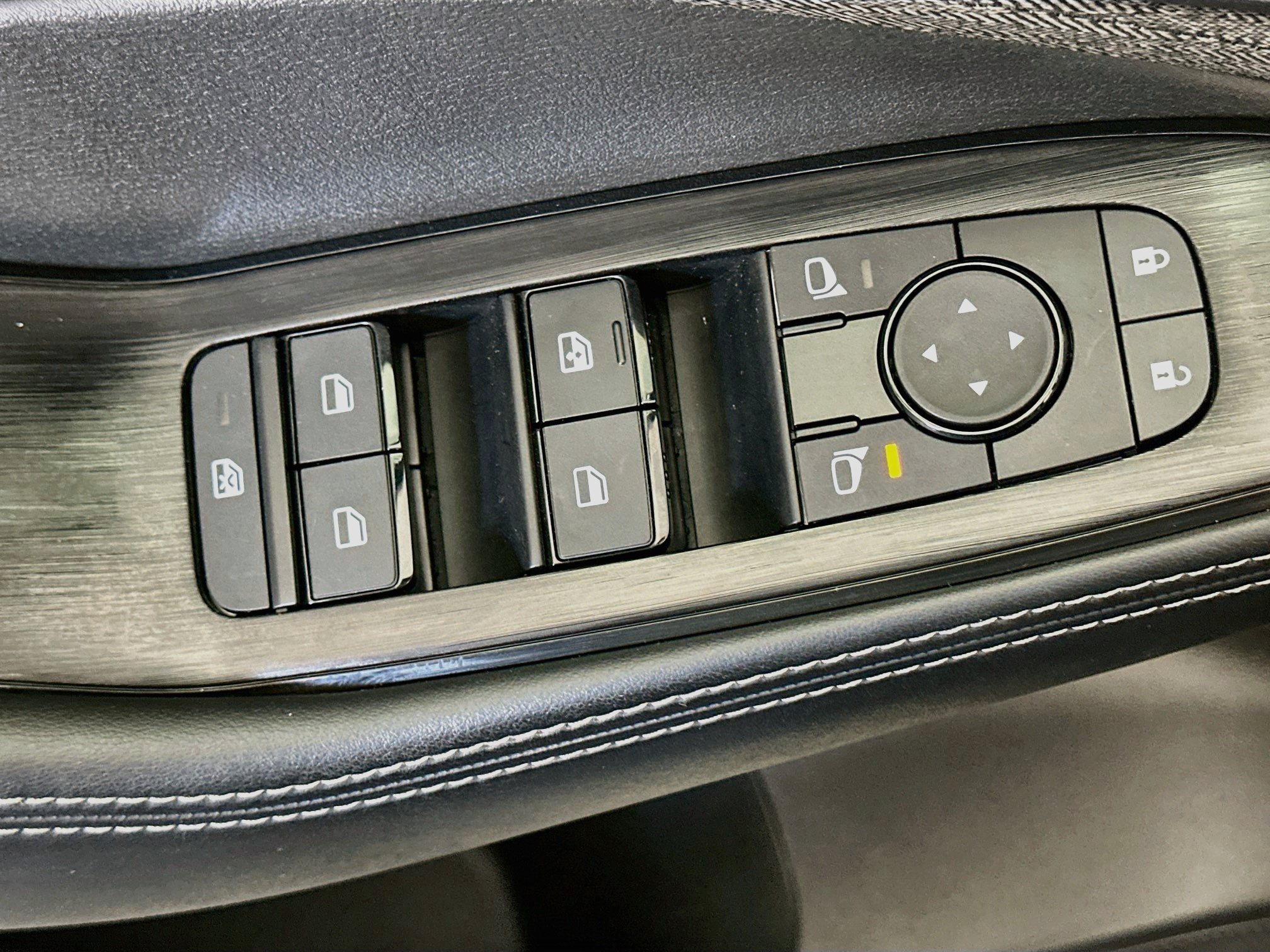 Used 2023 Nissan Rogue SV FWD image 15