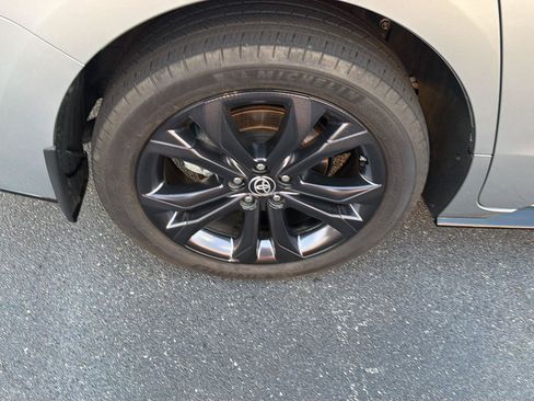 Certified 2025 Toyota Sienna XSE FWD image 38