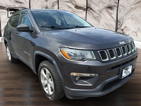 Used 2019 Jeep Compass Latitude AWD/4WD image 3