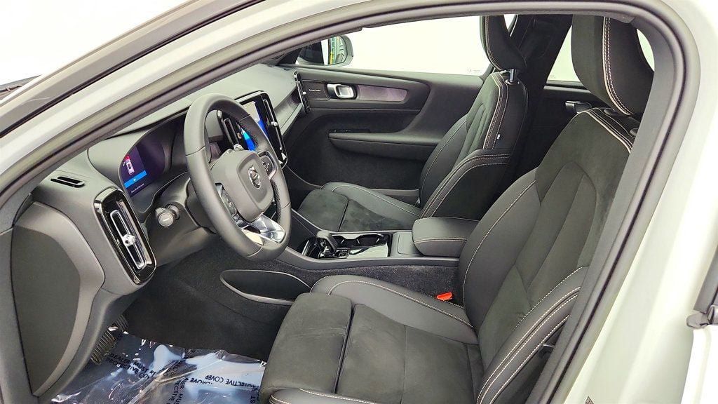 Used 2023 Volvo XC40 Recharge Ultimate AWD/4WD image 19