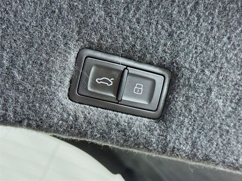 Used 2019 Lamborghini Urus AWD/4WD image 21
