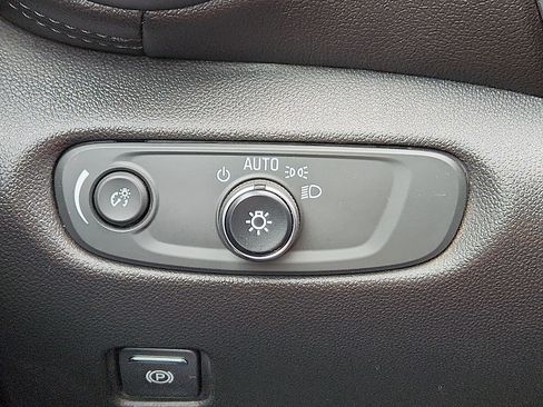 Used 2020 Chevrolet Blazer LT image 21