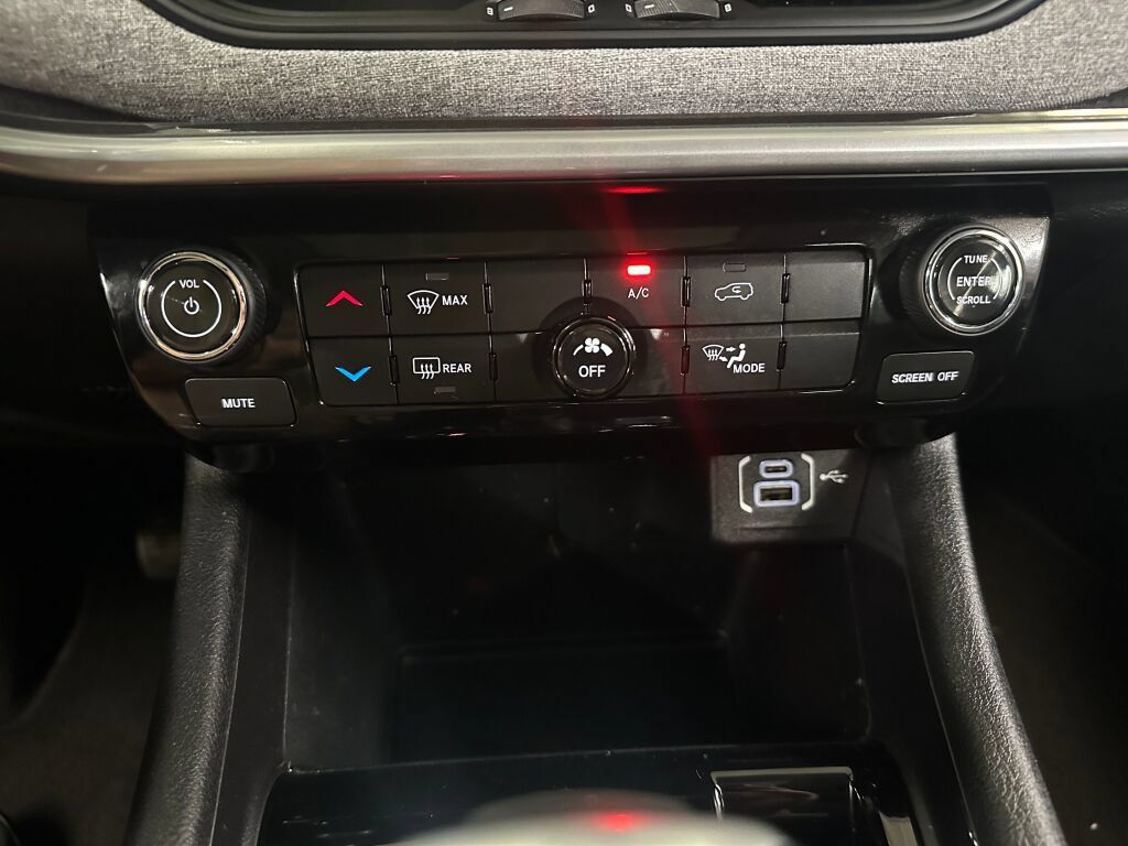 Used 2022 Jeep Compass Latitude w/ Sun and Sound Group AWD/4WD image 15