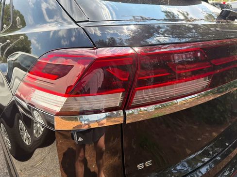 Used 2024 Volkswagen Atlas Cross Sport SE FWD image 8